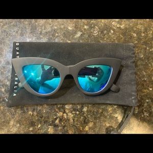Quay Cats eye blue mirrored